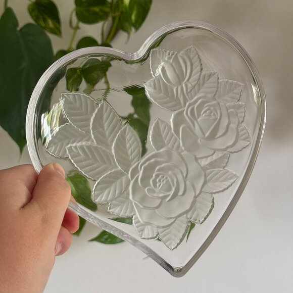 Vintage Clear Glass Heart Shaped Trinket Dish with Embossed Flower Design - Picture 1 of 9